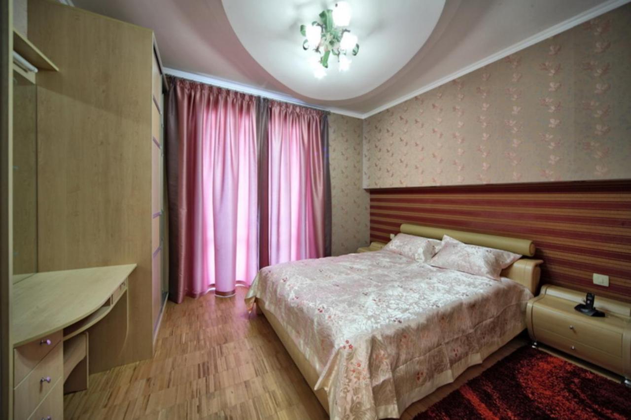 Apart-Hotel Chale Graal Truskavec' Esterno foto