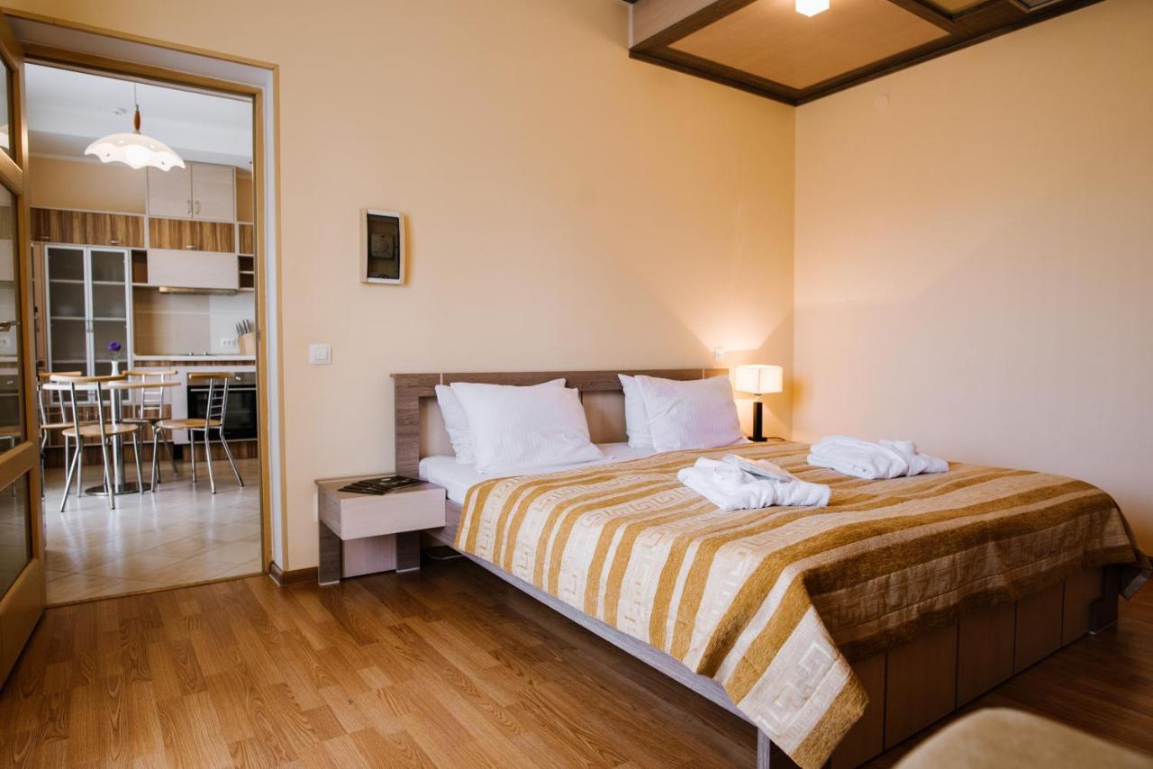 Apart-Hotel Chale Graal Truskavec' Esterno foto