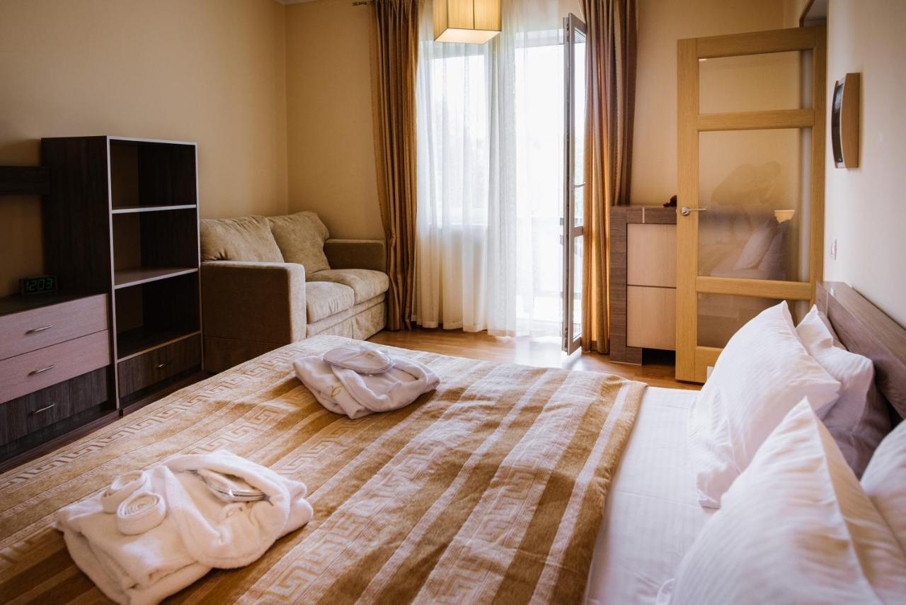 Apart-Hotel Chale Graal Truskavec' Esterno foto