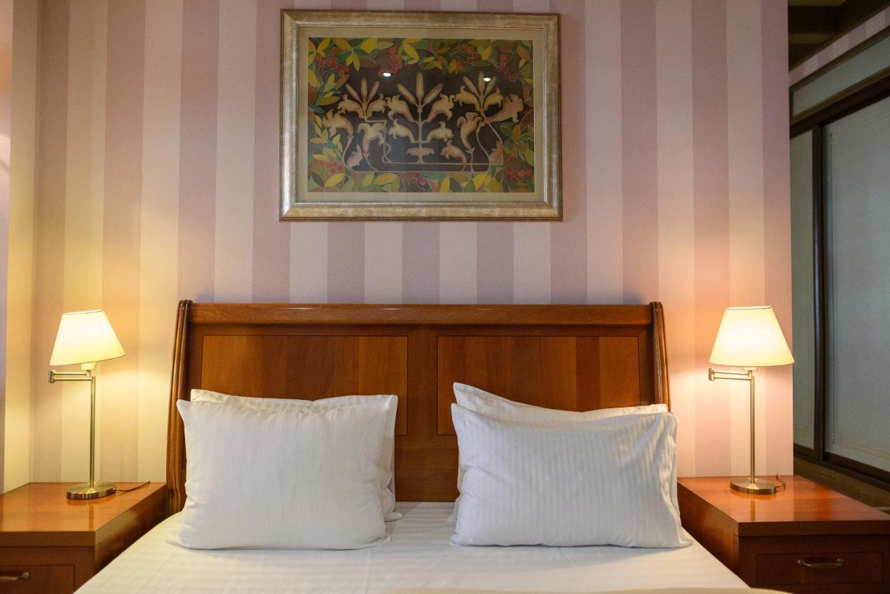 Apart-Hotel Chale Graal Truskavec' Esterno foto